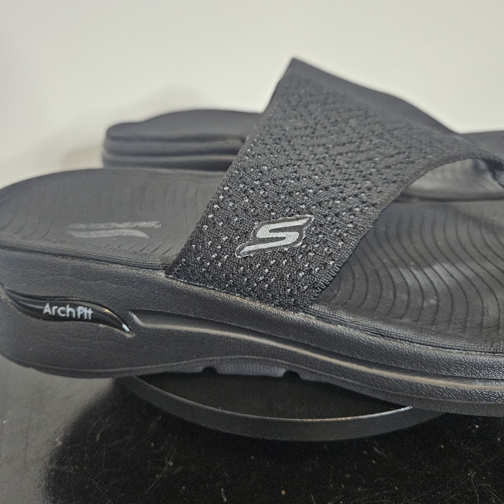 SKECHERS Performance Go Walk Arch Fit Sandals flip-flop Women's Size 11 Black - Picture 2 of 6